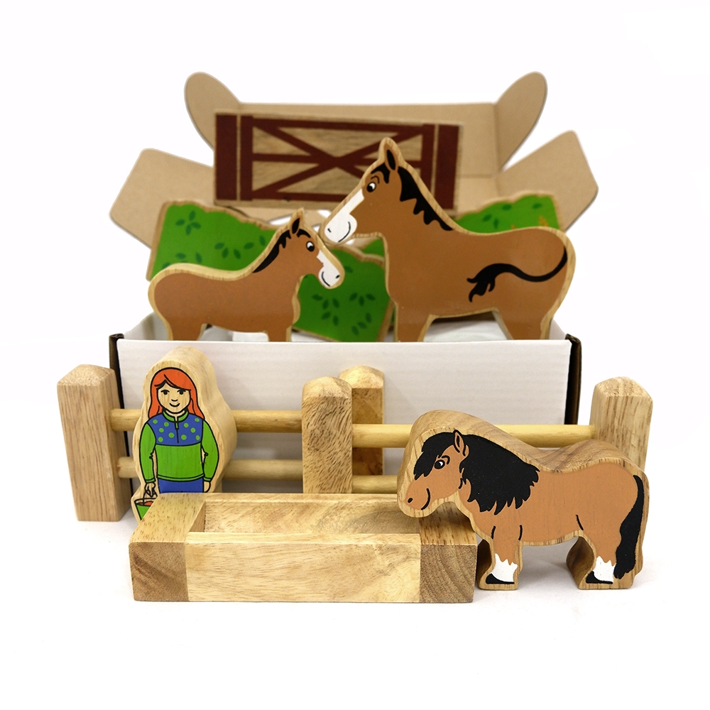 Wooden horse playset 11 figures